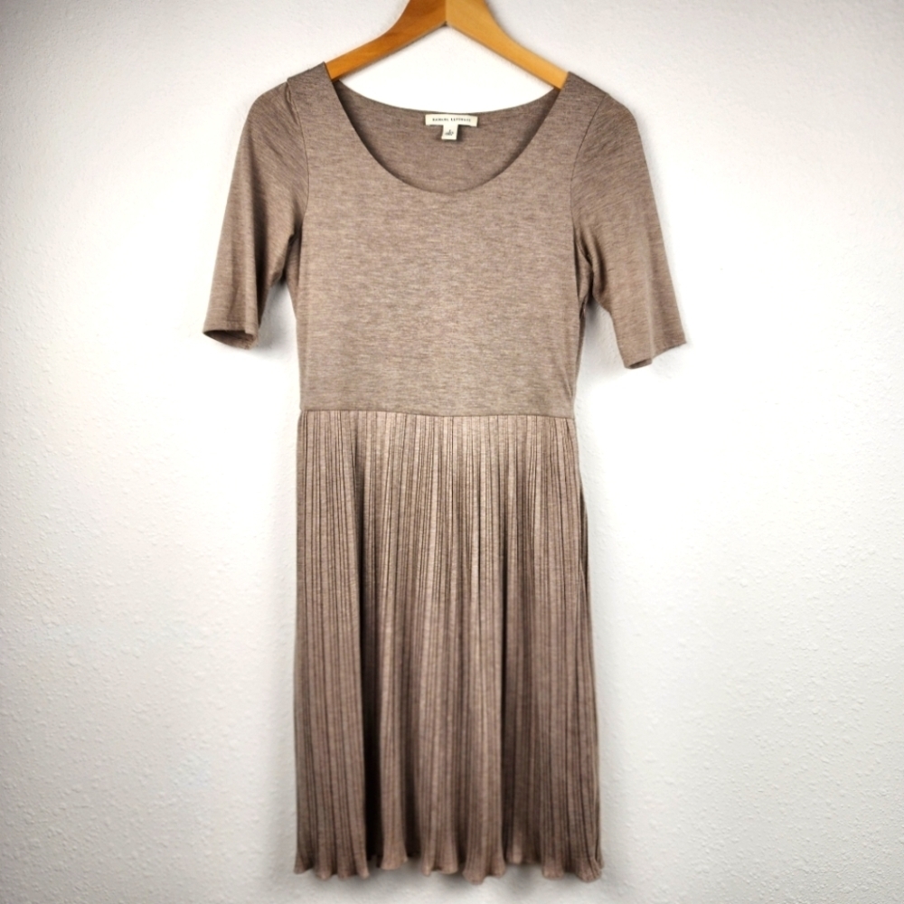 Banana Republic Pleated Tan Fit & Flare Casual Minimalist Workwear Dress Size 2